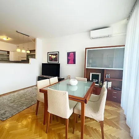 Edi, Spacious With Sauna And Balcony