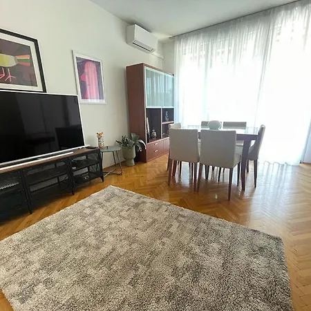 Edi, Spacious With Sauna And Balcony