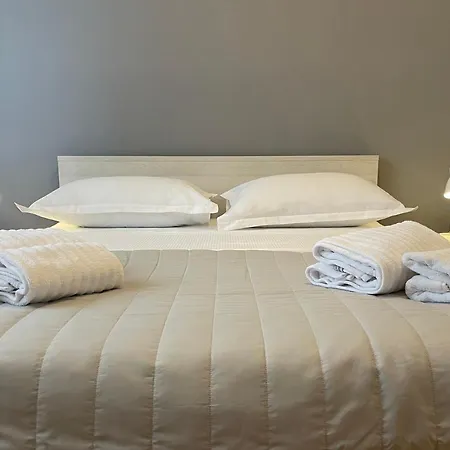Apartment Edi, Spacious With Sauna And Balcony