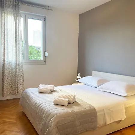 Edi, Spacious With Sauna And Balcony Apartment