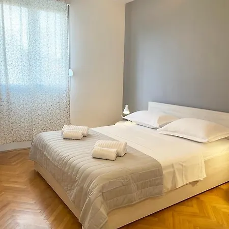 Edi, Spacious With Sauna And Balcony *