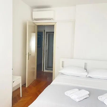 Apartment Edi, Spacious With Sauna And Balcony Split